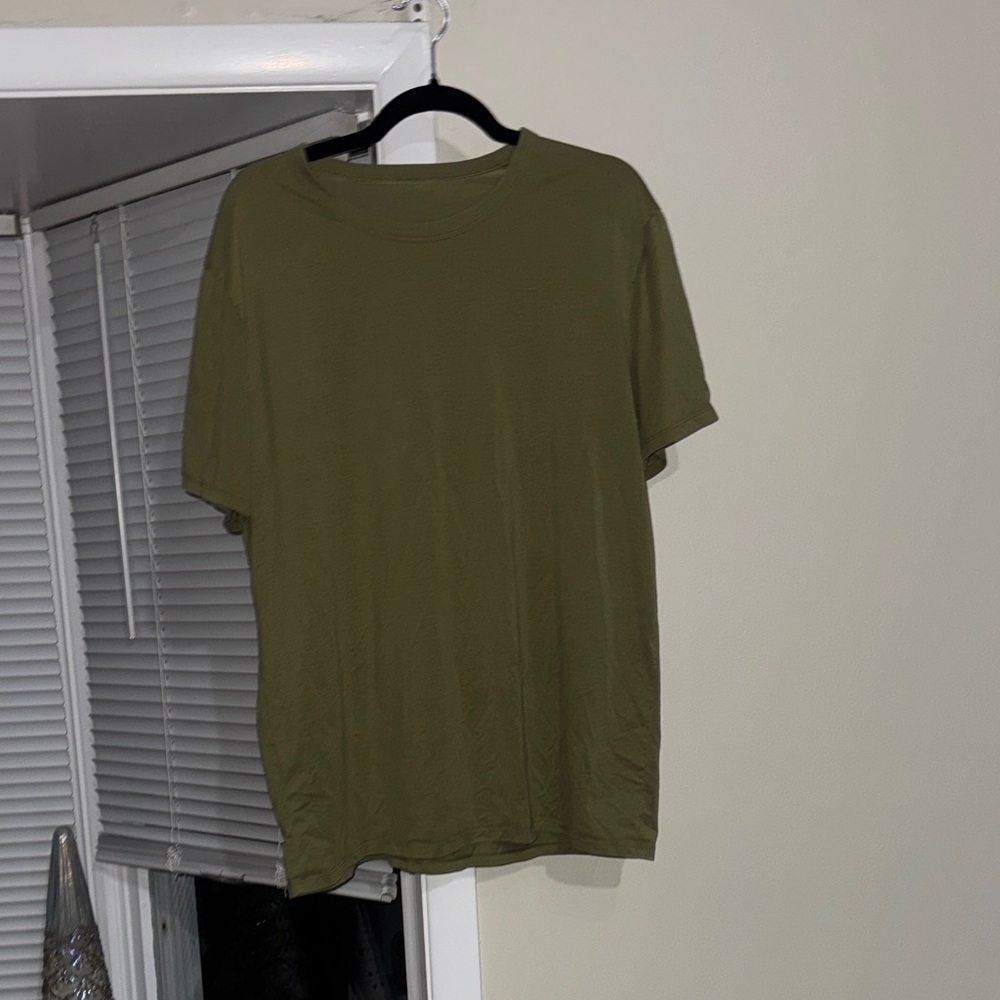lululemon athletica Khaki Men's Short Sleeve Tee